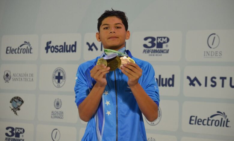 Felipe Álvarez, la sensación de la natación catracha en CCCAN