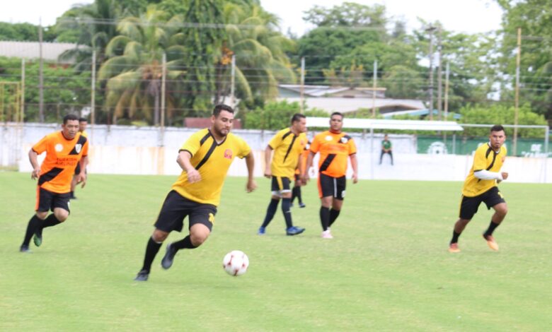 Docentes Puerto Cortés en 'semis' del Torneo Departamental