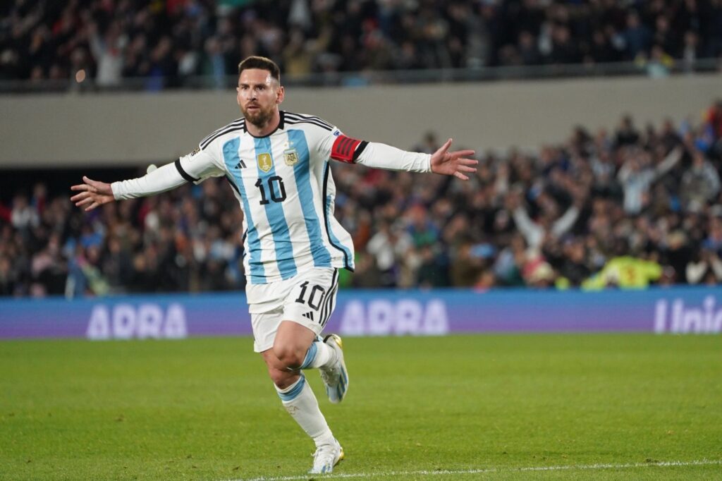 Messi anotó de tiro libre y le dio la victoria a Argentina