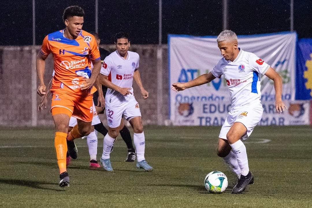 Video: Lobos y "Leones" regalan un partidazo lleno de goles