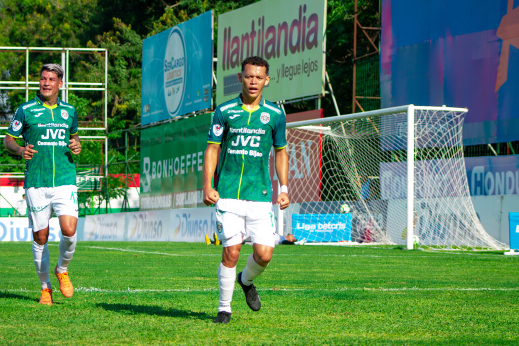 Video: Marathón sufre, pero consigue los tres puntos ante Génesis