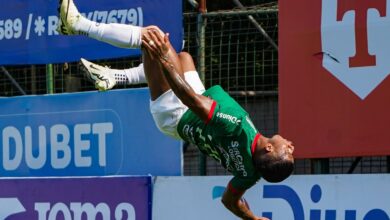San Pedro Sula, Honduras. (HSI) - El Marathón venció esta tarde a la Jaiba Brava por 2-0 con dos goles de Iván, "Chino" López, ambos en la primera parte.
