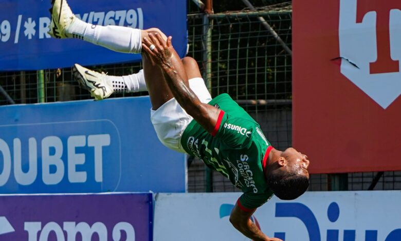 San Pedro Sula, Honduras. (HSI) - El Marathón venció esta tarde a la Jaiba Brava por 2-0 con dos goles de Iván, "Chino" López, ambos en la primera parte.