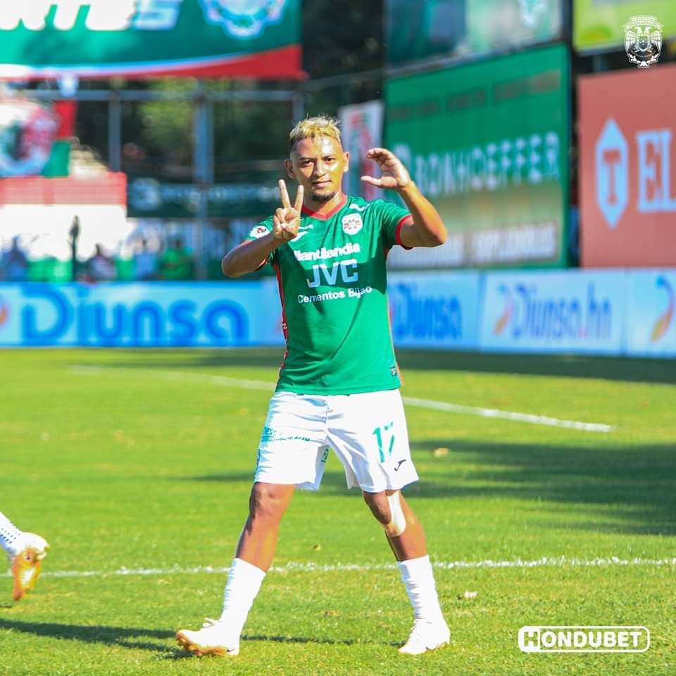 Alexy Vega celebrando un gol con el CD Marathón. Foto CD Marathón