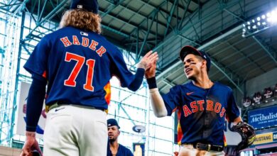 Dubón con hit y dos impulsadas ayuda a Astros a vencer a Rangers