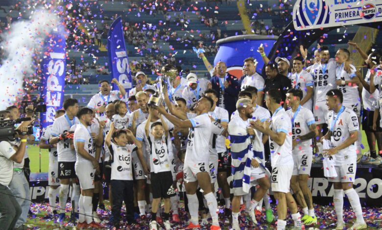 Alianza se corona campeón de El Salvador tras vencer a Limeño