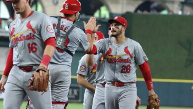 Cards evitan barrida frente a Astros. Dubón sigue con bate caliente