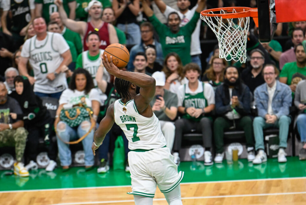 Celtics se llevan el juego 1 de las finales de la NBA