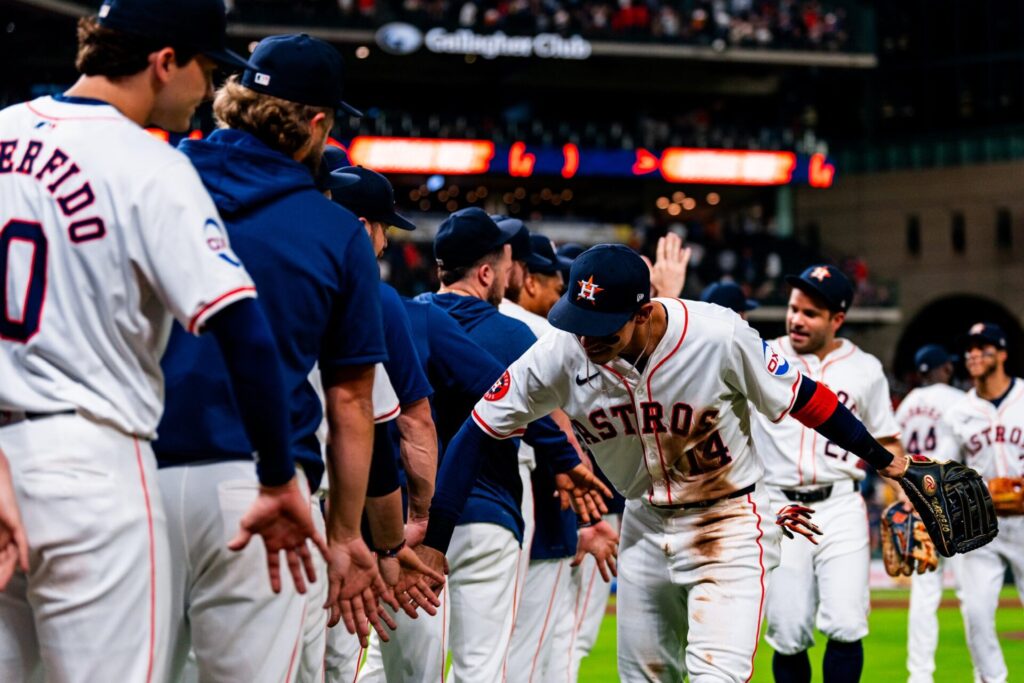 Astros vence a Marlins y se acerca a Mariners. Dubón con hit