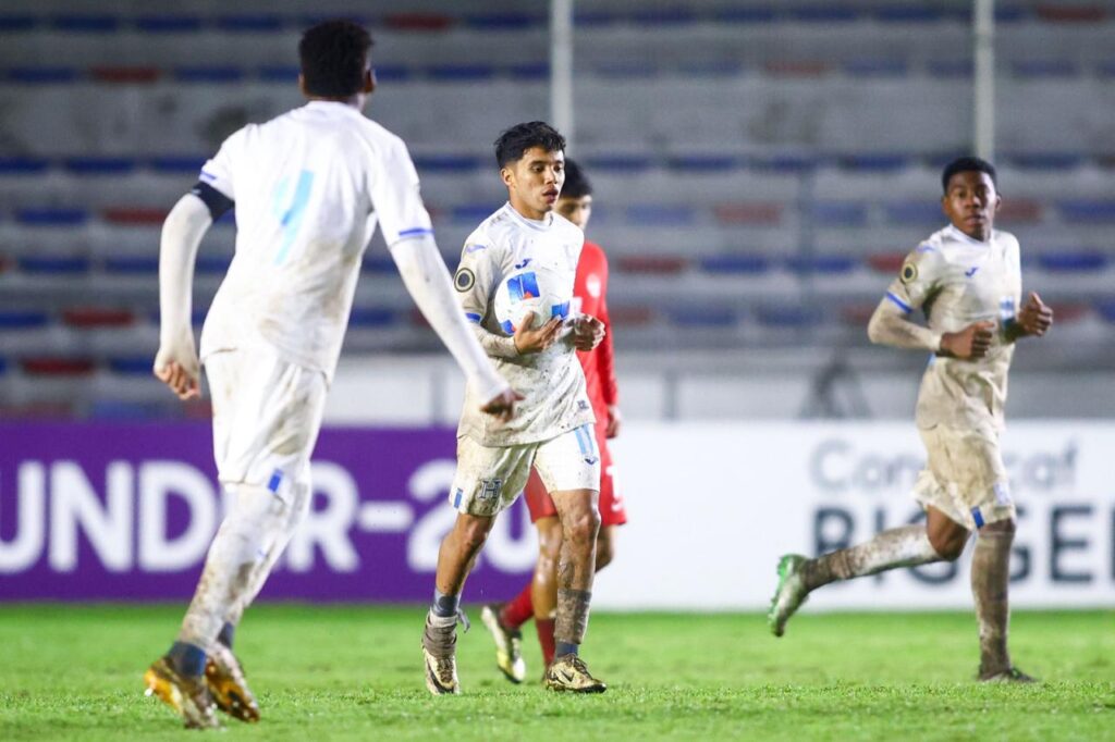 Bicolor rescata dramáticamente un empate a Canadá en premundial U20