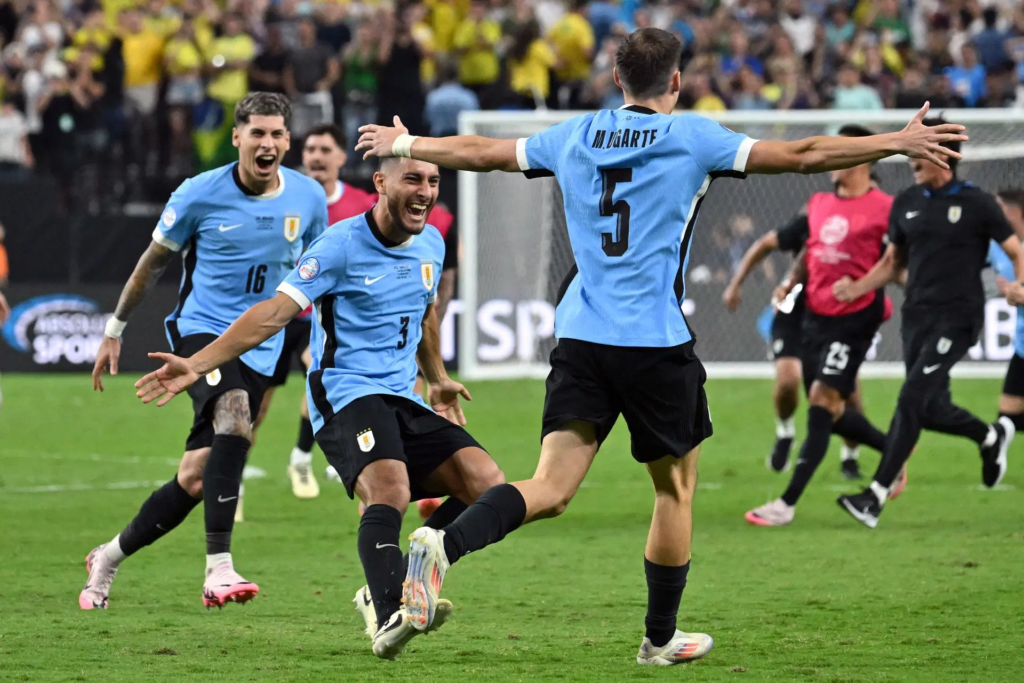 Uruguay, con diez jugadores, echa a Brasil de la Copa América